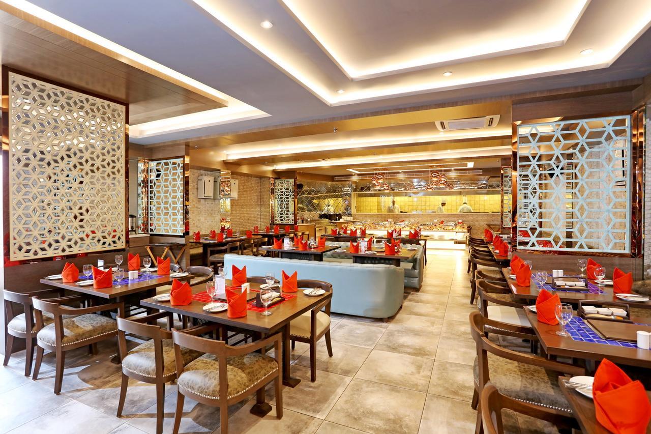 Hotel Parador Agra Агра Екстериор снимка